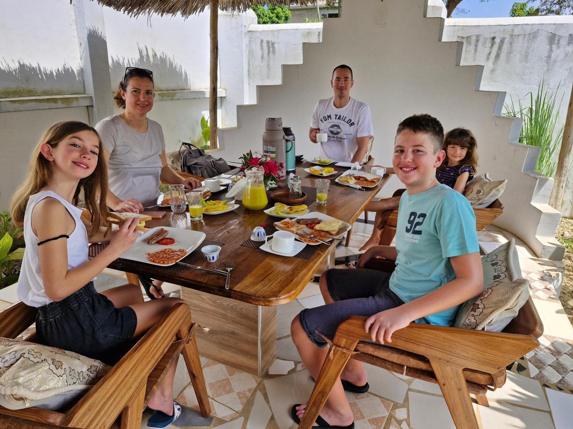 64 Zenj House Luxury Airport B&B Mbweni Ngoại thất bức ảnh