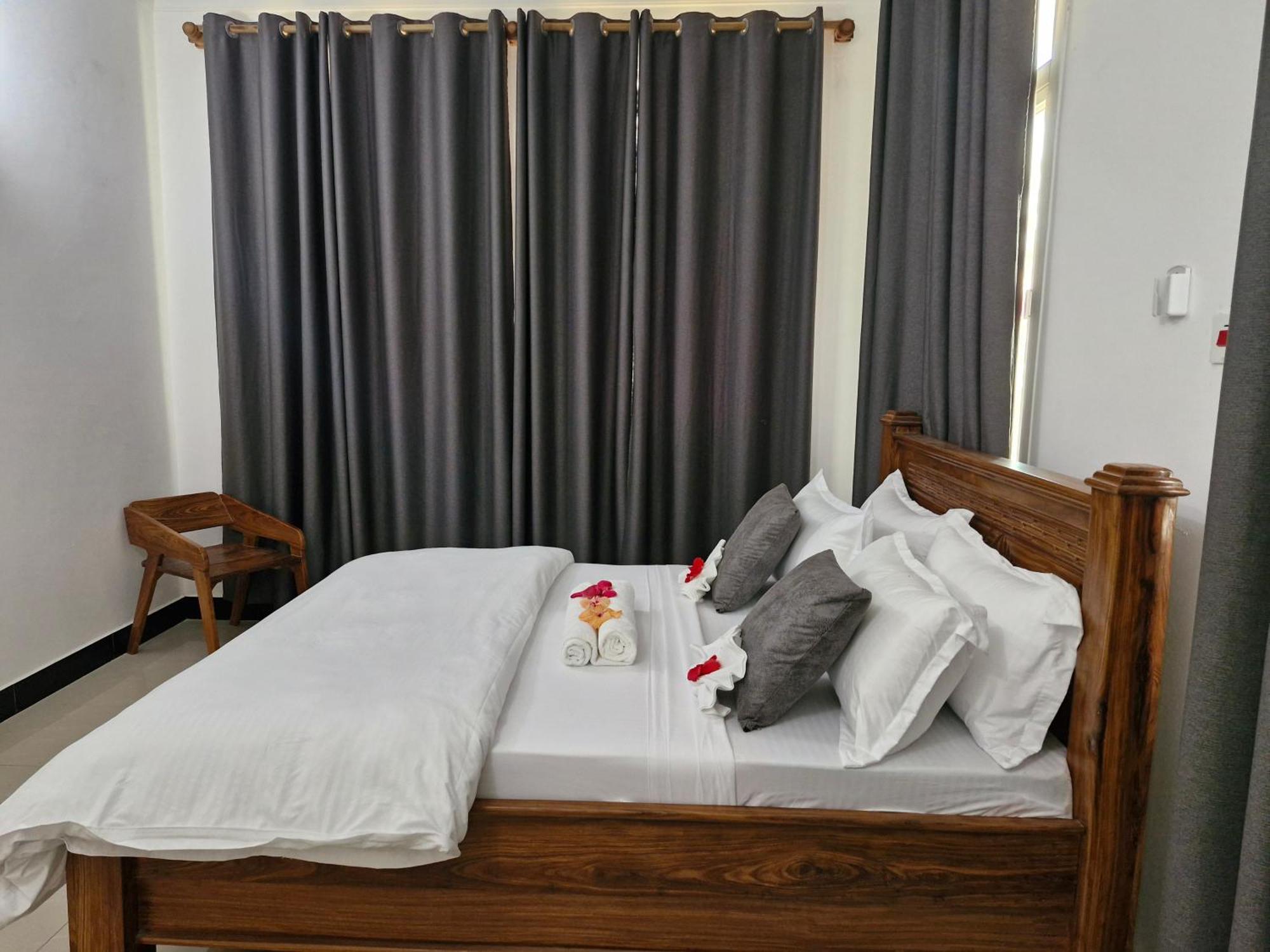 64 Zenj House Luxury Airport B&B Mbweni Ngoại thất bức ảnh