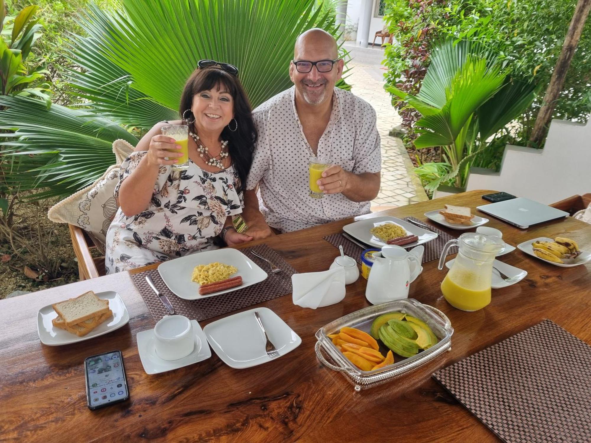 64 Zenj House Luxury Airport B&B Mbweni Ngoại thất bức ảnh