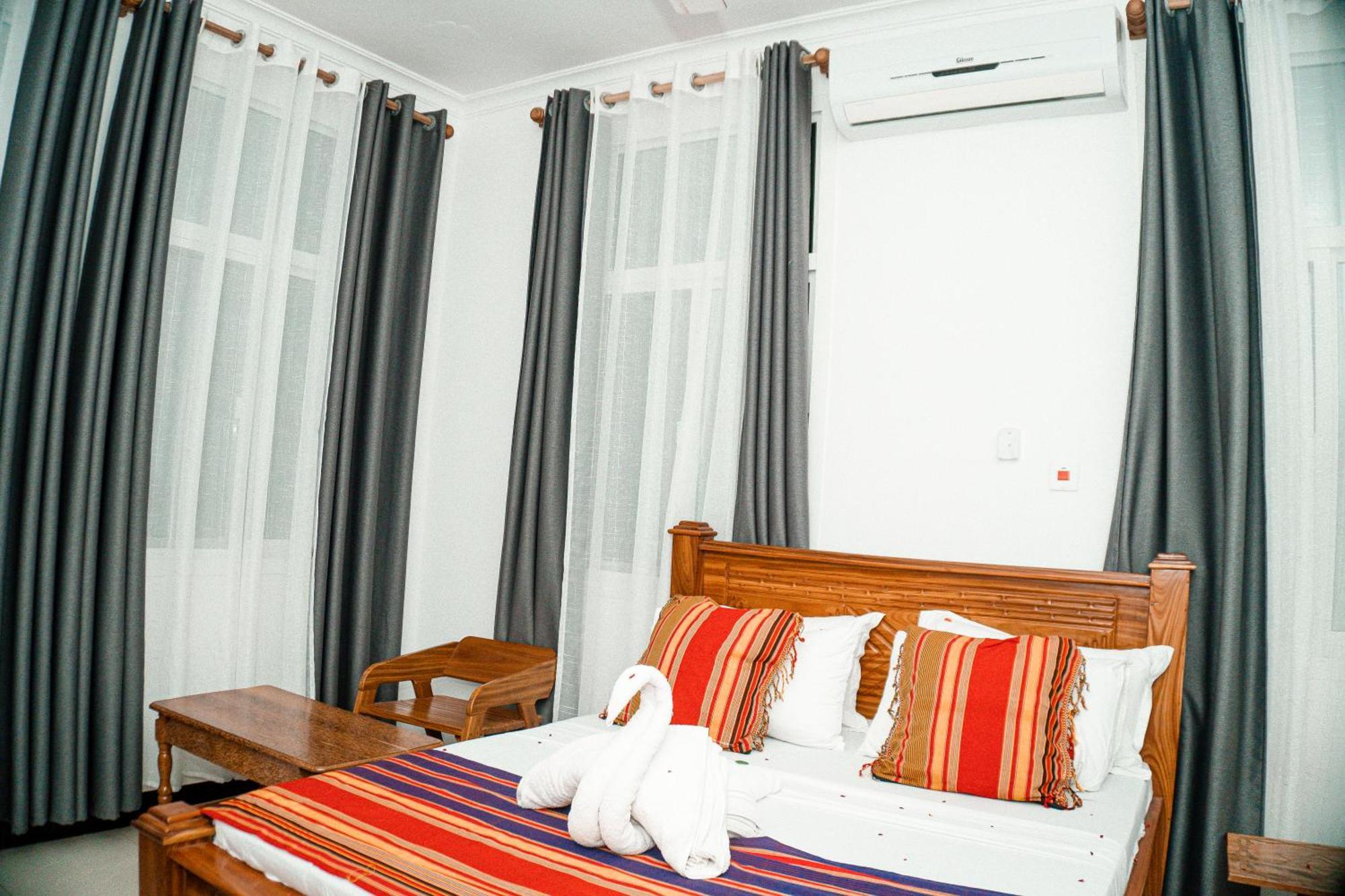 64 Zenj House Luxury Airport B&B Mbweni Ngoại thất bức ảnh