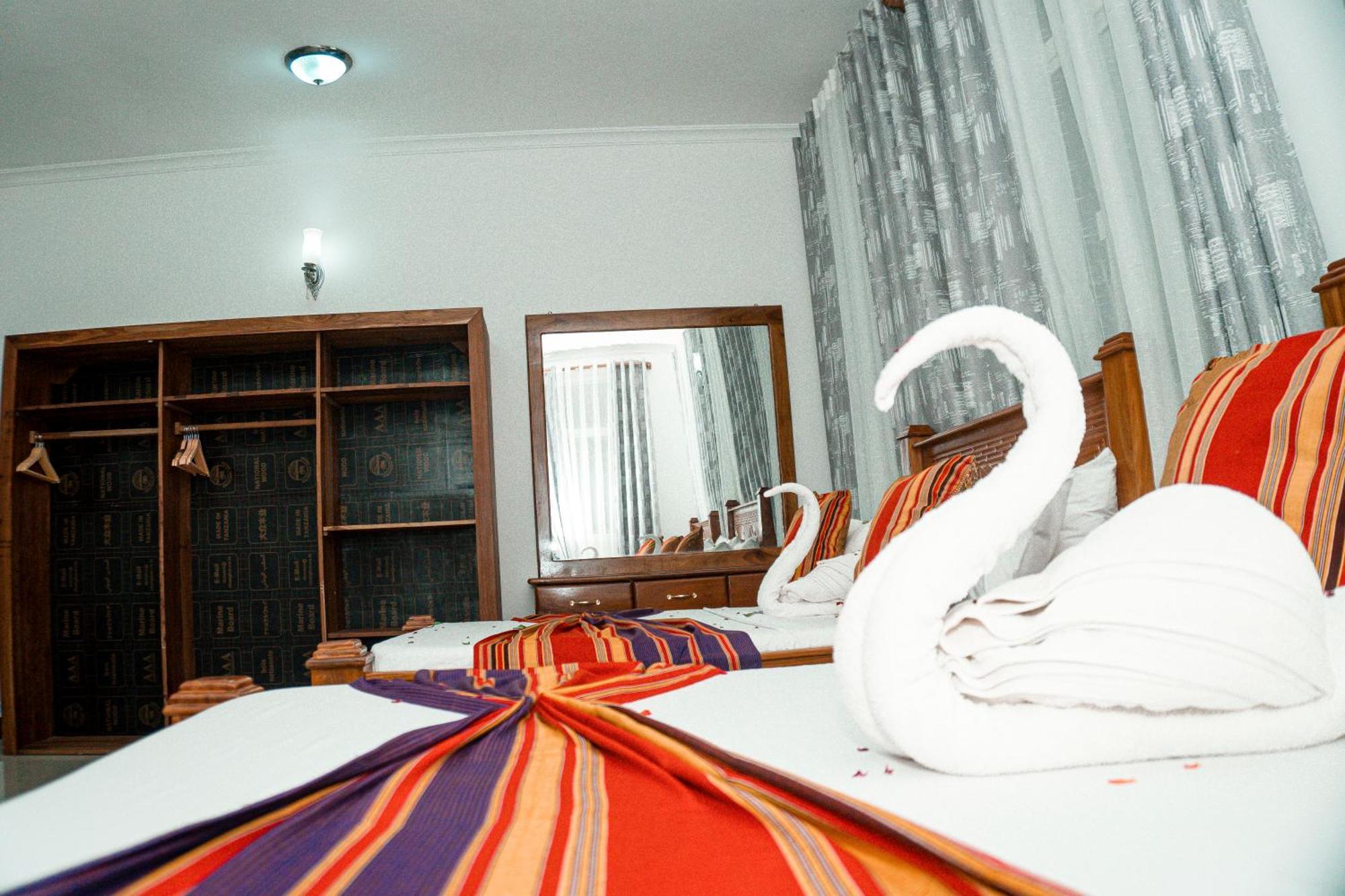 64 Zenj House Luxury Airport B&B Mbweni Ngoại thất bức ảnh
