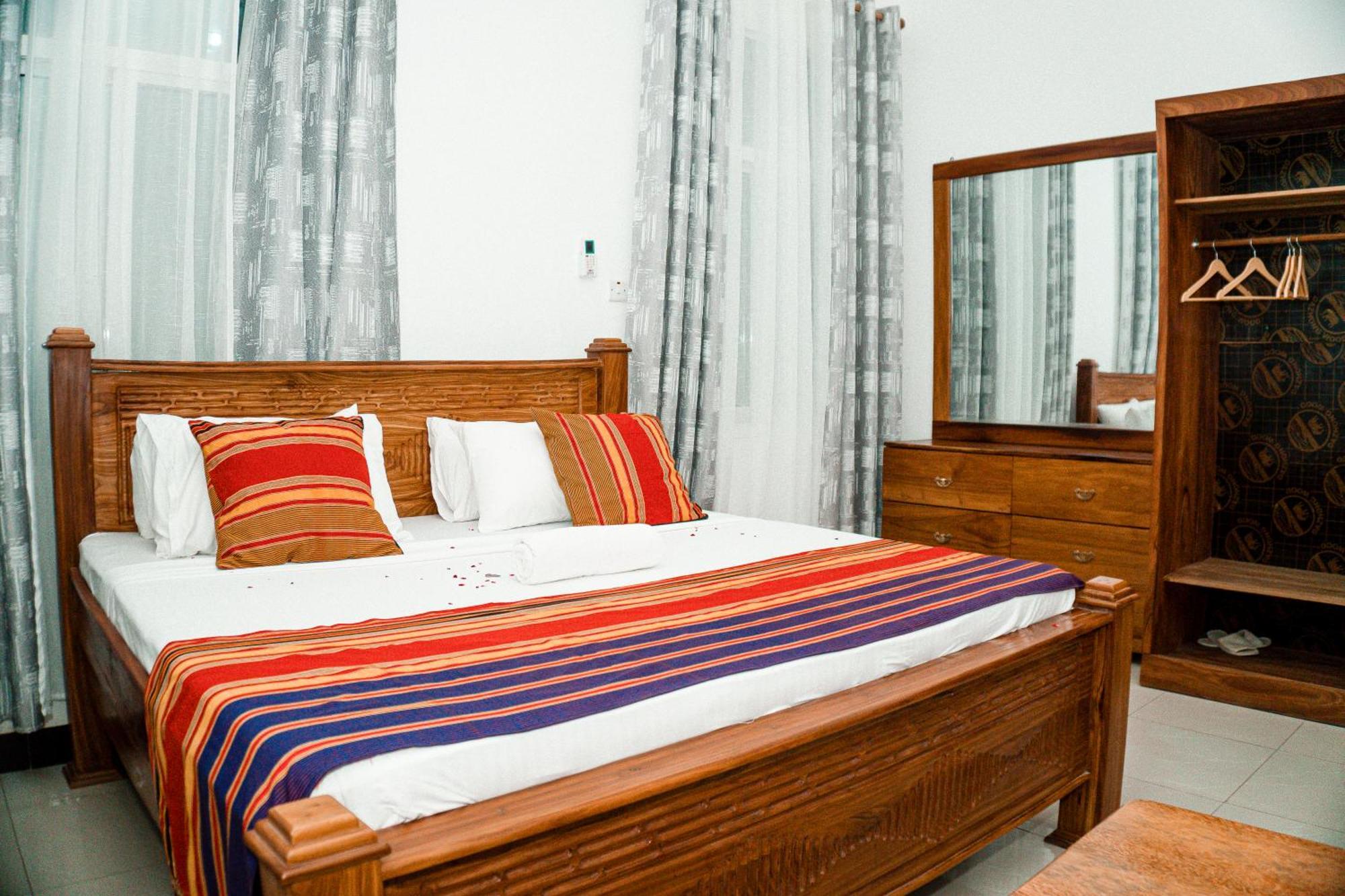 64 Zenj House Luxury Airport B&B Mbweni Ngoại thất bức ảnh