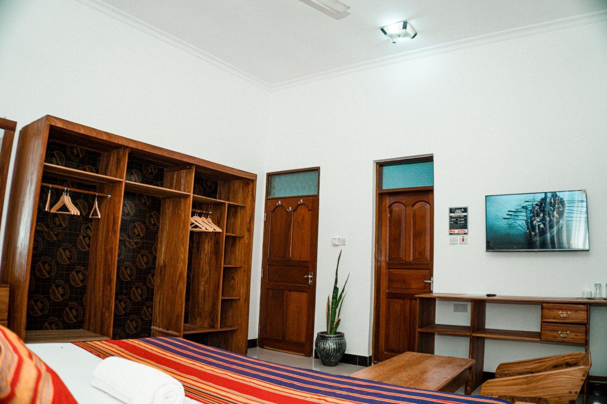 64 Zenj House Luxury Airport B&B Mbweni Ngoại thất bức ảnh
