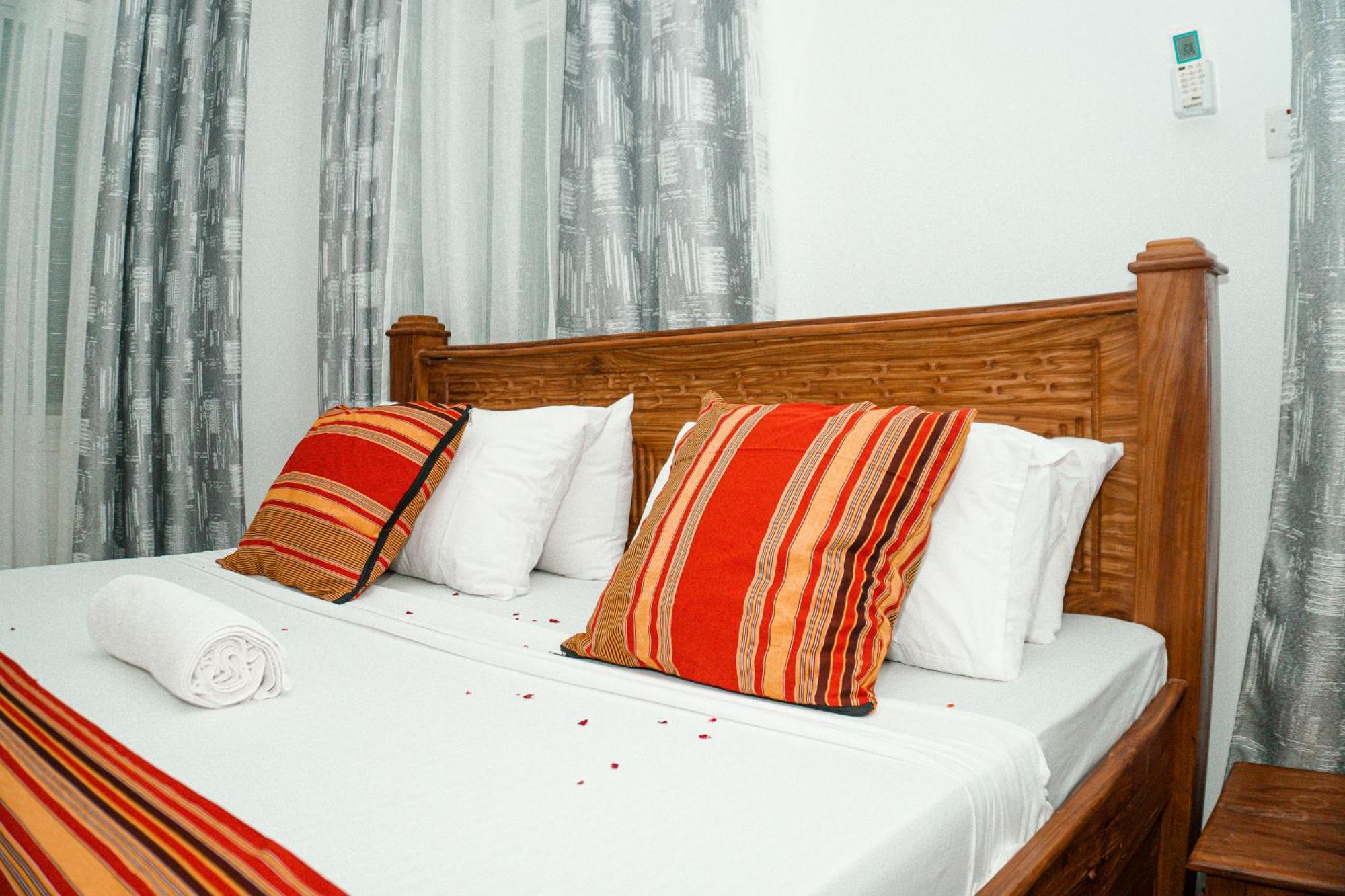 64 Zenj House Luxury Airport B&B Mbweni Ngoại thất bức ảnh