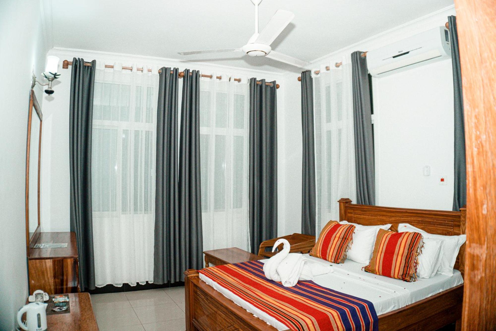 64 Zenj House Luxury Airport B&B Mbweni Ngoại thất bức ảnh