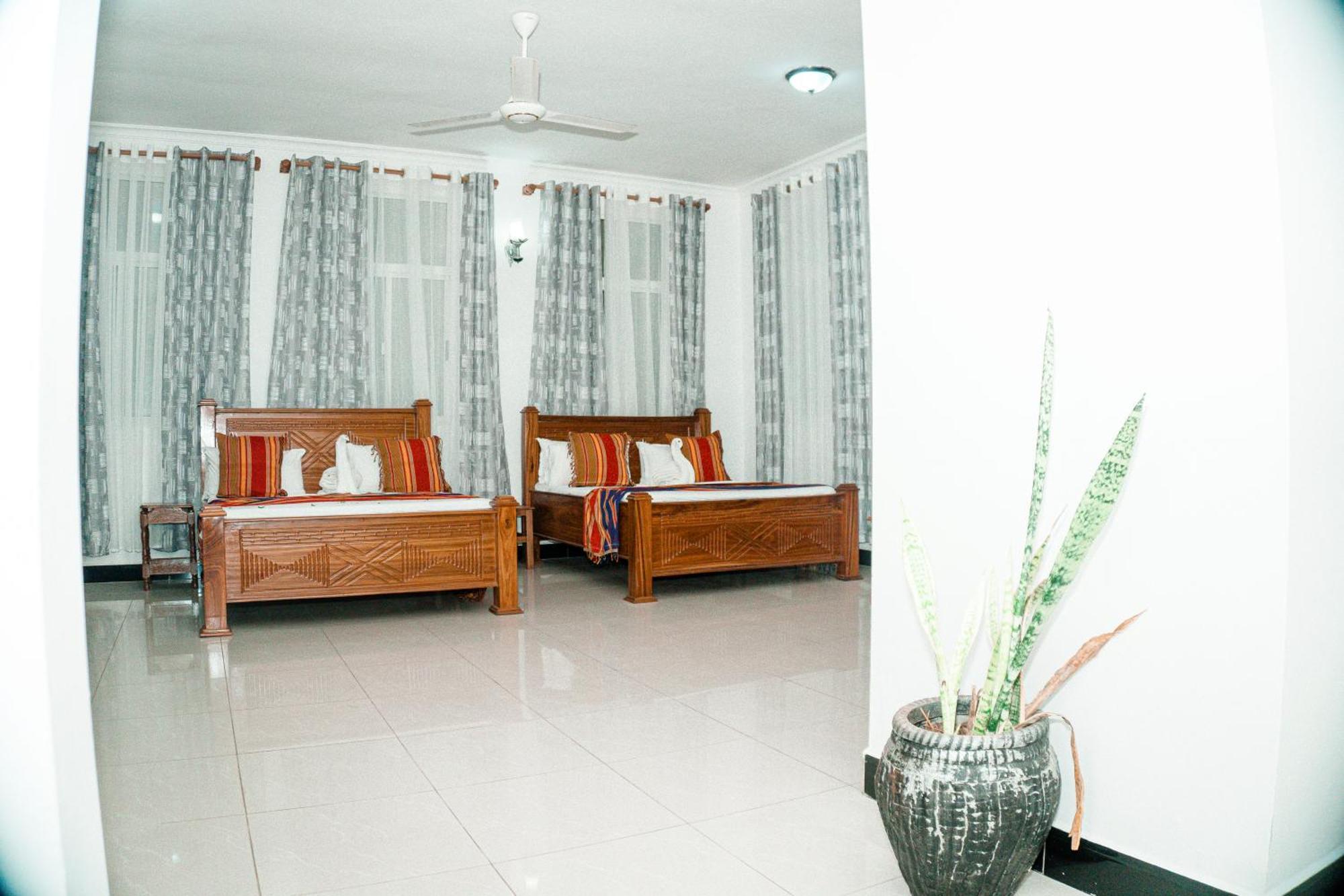 64 Zenj House Luxury Airport B&B Mbweni Ngoại thất bức ảnh